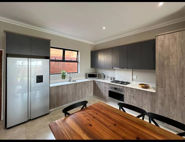 3 BEDROOM SECTIONAL TITLE FOR SALE IN SIX FOUNTAINS RESIDENTIAL ESTATE